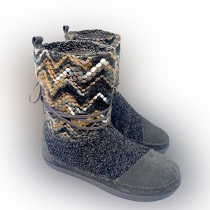 TOM'S Boots Nepal gray suede women's sz 9 EUC - MUST SEE